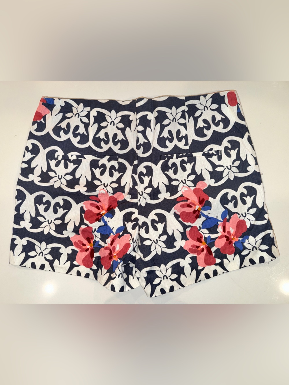 Ann Taylor Loft Riviera shorts size 6 floral damask pattern
